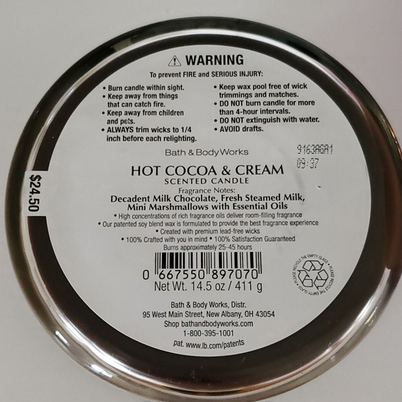 Bath & Body Works Candle 🕯 - Picture 4 of 4